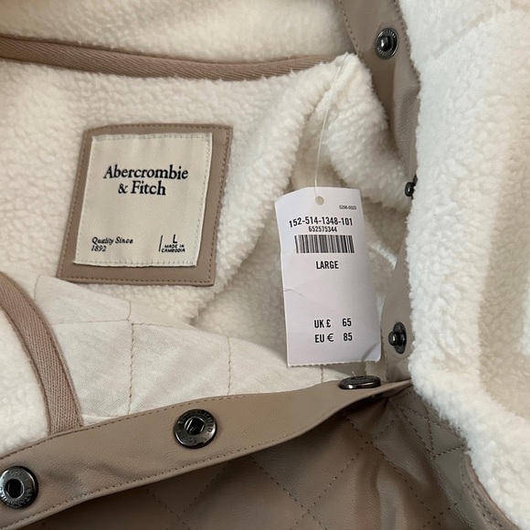 NWT Abercrombie & Fitch - Cream and Tan Quilted Asymmetrical Button Pullover - L - Picture 7 of 9